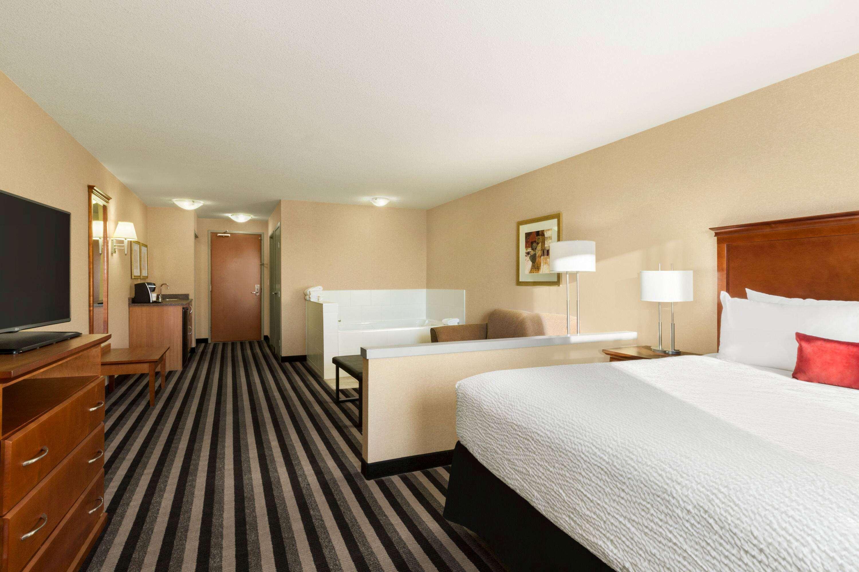 Days Inn & Suites By Wyndham Edmonton Airport Leduc Exterior foto